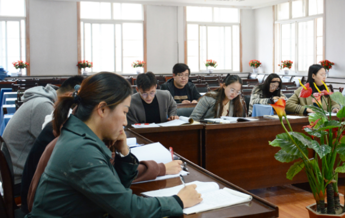 【总结·调整·奋进】兰州凯文中学召开阶段性工作总结大会（二）班主任阶段性工作汇报会